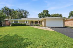 1712 Oakhill Drive - Photo 1