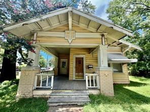 107 8th Street NE - Photo 1