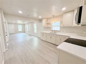 1329 4th St - Photo 3
