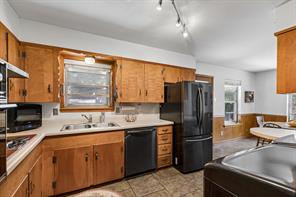8031 Fall River Drive - Photo 5