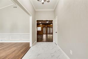 915 Greenbriar Lane - Photo 4
