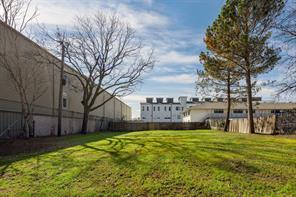 1725 N Prairie Avenue - Photo 1