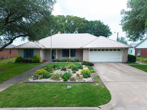 812 Crestline Drive - Photo 1