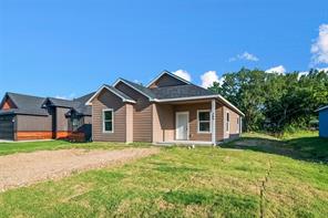 209 W Elm Street - Photo 1