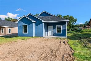 211 W Elm Street - Photo 1