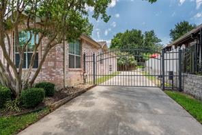 2608 Rochelle Drive - Photo 2