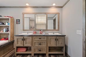501 W 3rd Street - Photo 23
