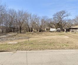 506 N East - Photo 1