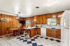 101 SE County Road 2240 - Photo 15