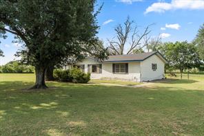 101 SE County Road 2240 - Photo 2