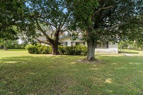101 SE County Road 2240 - Photo 3