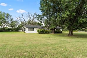 101 SE County Road 2240 - Photo 4