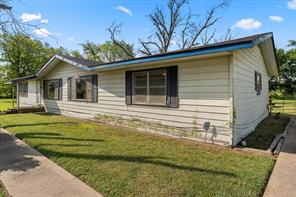 101 SE County Road 2240 - Photo 5