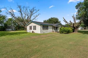 101 SE County Road 2240 - Photo 6