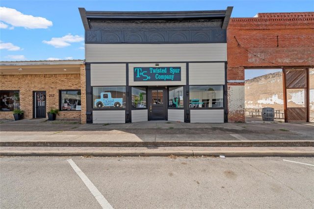 219 E Ave C