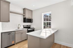 435 W 9th Street - Photo 16