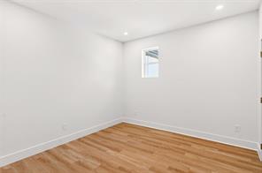 435 W 9th Street - Photo 18