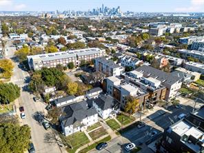 435 W 9th Street - Photo 2