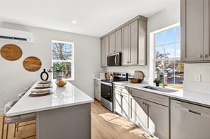 435 W 9th Street - Photo 6