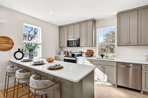 435 W 9th Street - Photo 8