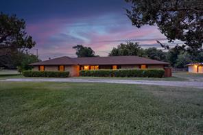 1090 Ashford Lane - Photo 1
