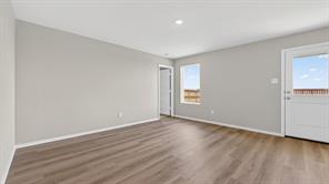 814 KING'S Way - Photo 8