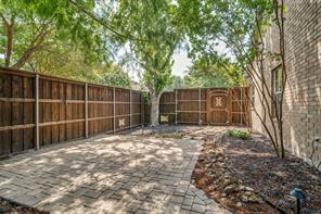 648 Woodland Way - Photo 19