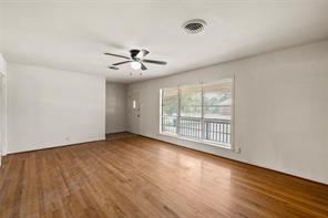 303 Avenue E - Photo 3