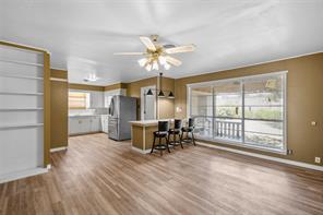 303 Avenue E - Photo 4