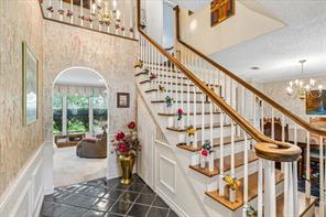 833 Kingston Drive - Photo 4