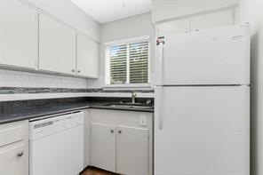 4538 Byers Avenue - Photo 1