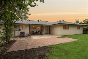 208 E 7th Street - Photo 18