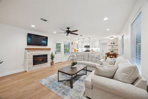 208 E 7th Street - Photo 3