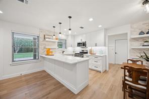 208 E 7th Street - Photo 8