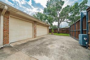 9511 Fallbrook Drive - Photo 40