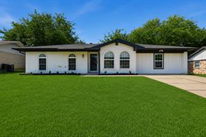 318 NE Michael Drive - Photo 1