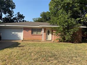 107 SE Harris Street - Photo 1