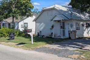 102 E Oak Avenue - Photo 1