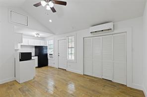 820 W 10th Street - Photo 1