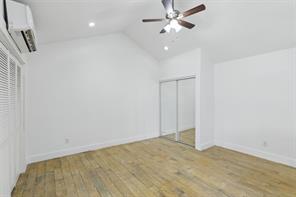 820 W 10th Street - Photo 10