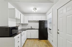 820 W 10th Street - Photo 3