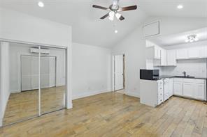820 W 10th Street - Photo 5