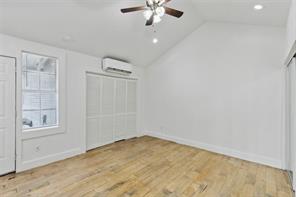820 W 10th Street - Photo 6