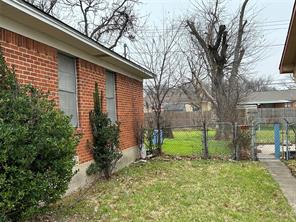 3502 Demaret Drive - Photo 3