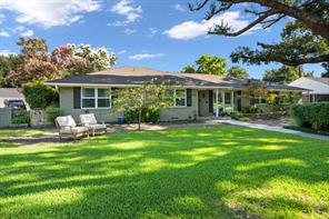 807 Clearwater Drive - Photo 2