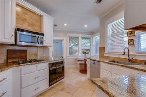 623 N Montclair Avenue - Photo 14