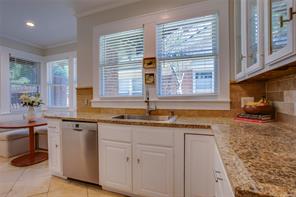 623 N Montclair Avenue - Photo 15