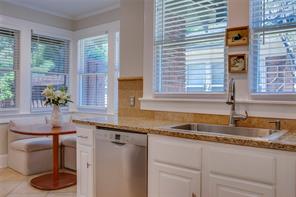 623 N Montclair Avenue - Photo 16