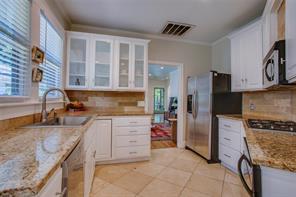 623 N Montclair Avenue - Photo 17
