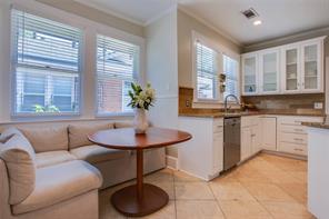 623 N Montclair Avenue - Photo 18